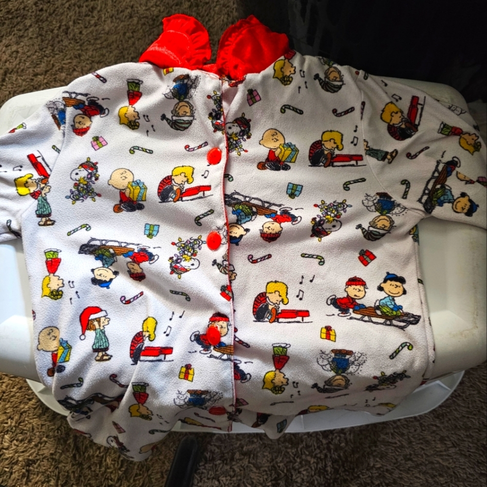Peanuts pajama shirt